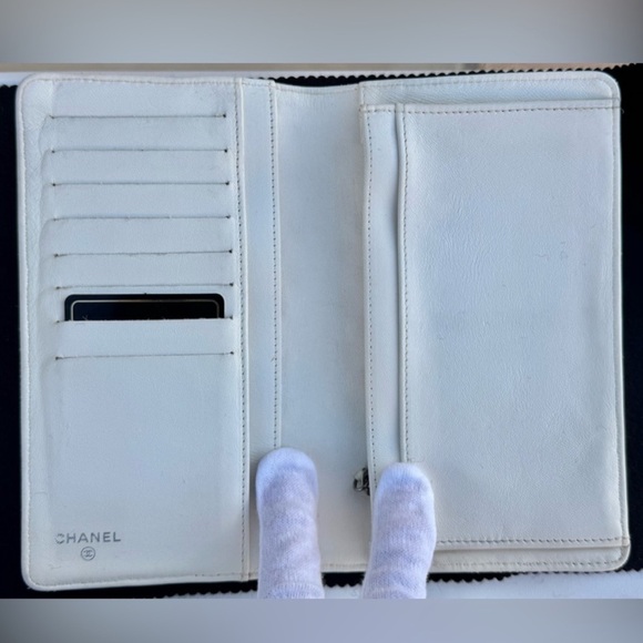 Chanel Diamond Stitch Quilted Wallet White Silver with Holo, Card and Box - EUC - Picture 7 of 14